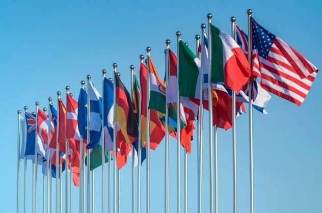 Why Are Purple Colors Rarely Found on National Flags?